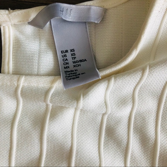 2/20 - | H&M | Puffy sleeve blouse - Picture 9 of 11